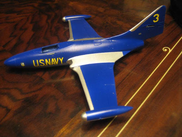 [MC4 - En Vol !] Grumman F9F4 Panther Blue Angels [Revell (Matchbox)] 1/72  (VINTAGE) Fuselage%252520peint%252520%2525284%252529