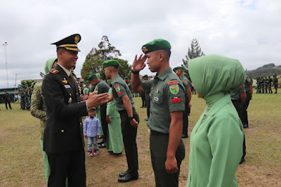 KSAD Jenderal TNI Dudung Abdurachman beri penghargaan 47 personel