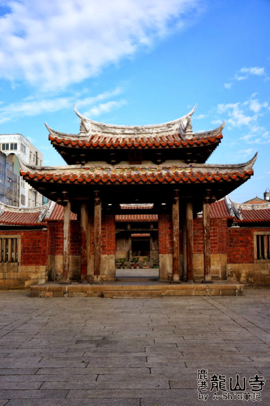 鹿港龍山寺|來到彰化鹿港一定要去的景點-鹿港龍山寺，在台灣保存最完整的清朝建築物！