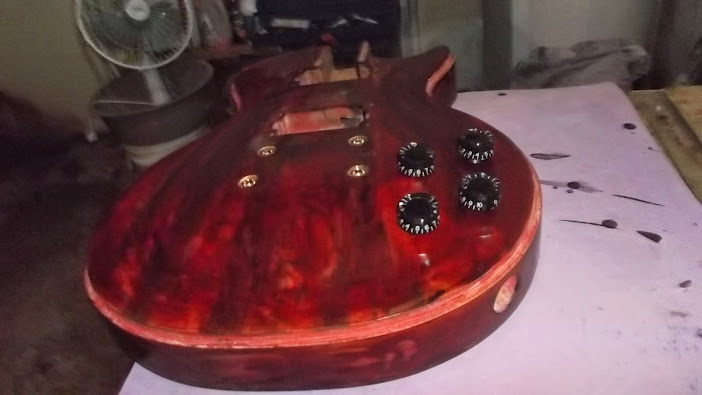 Construção inspirada Les Paul Custom, meu 1º projeto com braço colado (finalizado e com áudio) - Página 4 DSCF1464