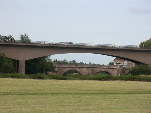 CIMG7965 Bridges old and new, Huntingdon