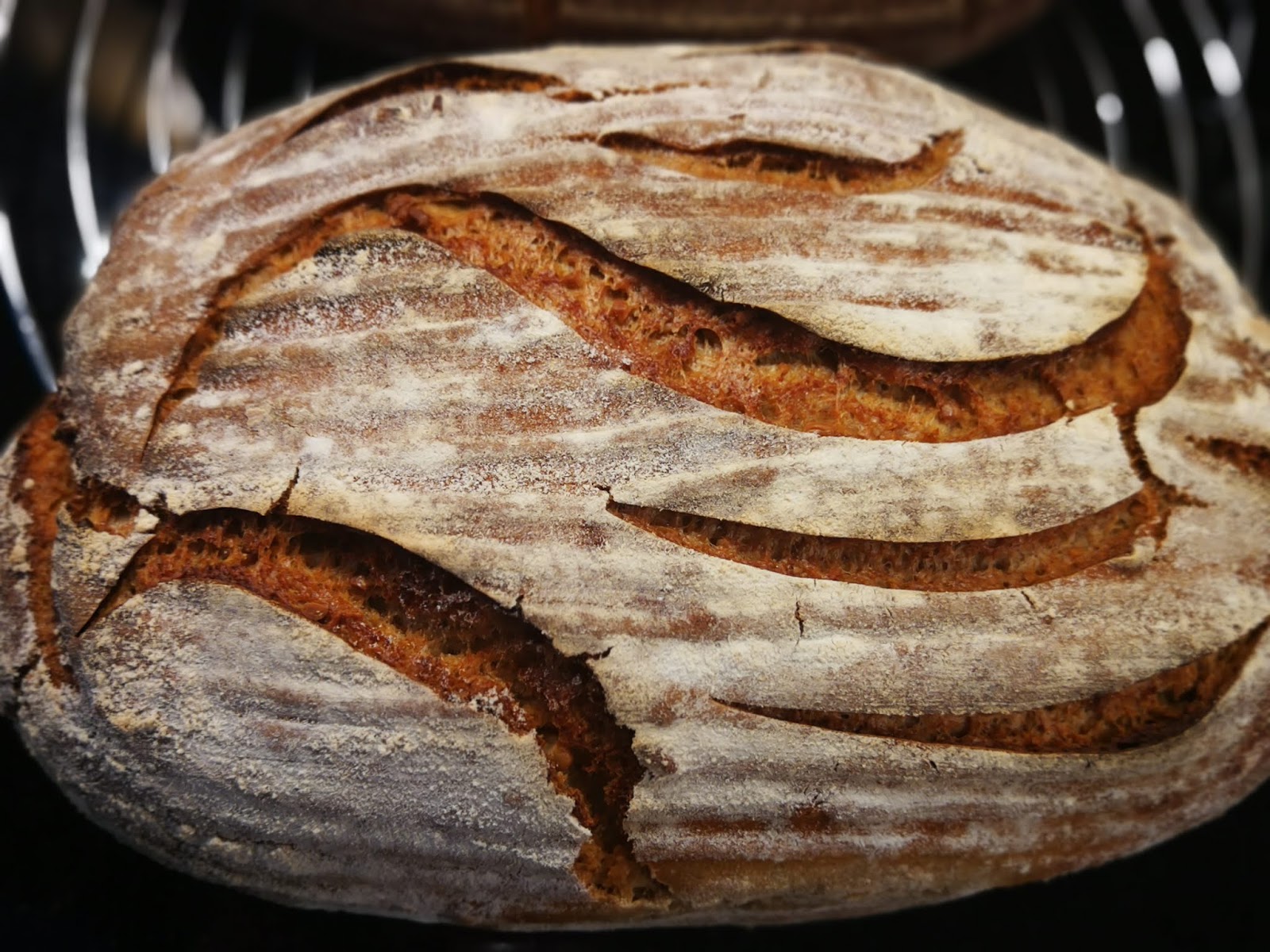 Einfaches Mischbrot mit Sauerteig