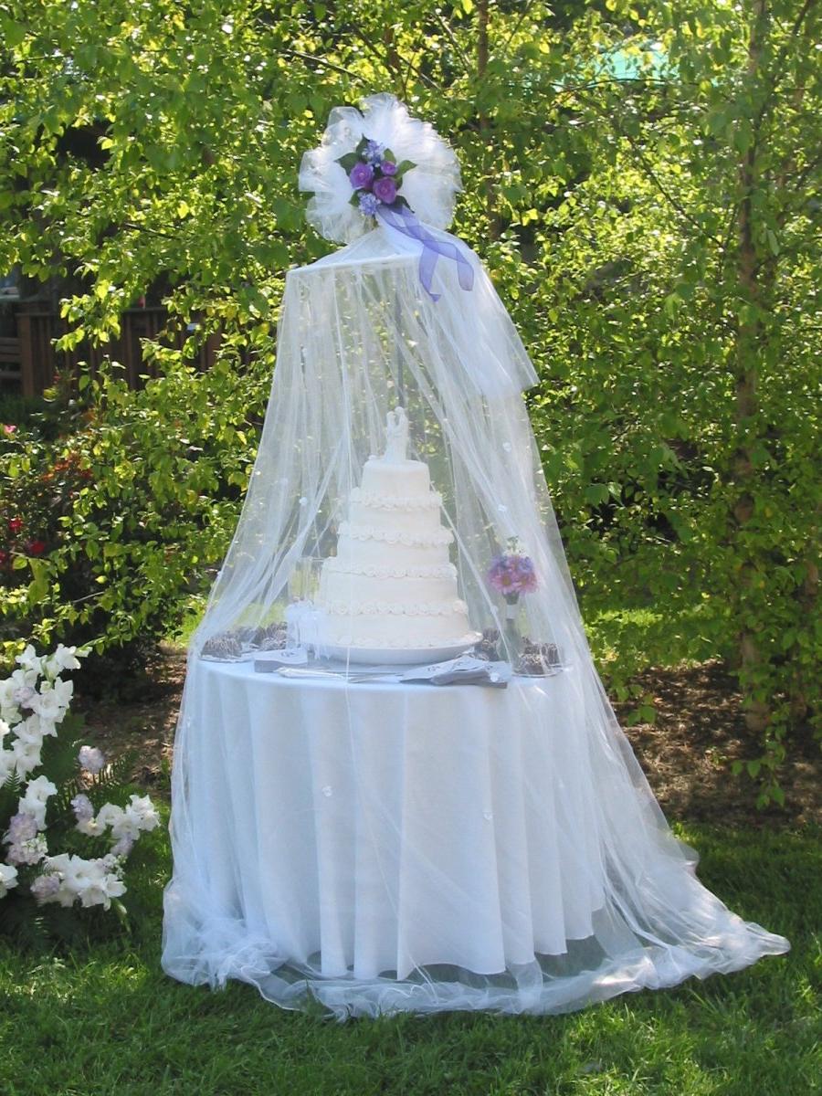 outdoor wedding cake canopy