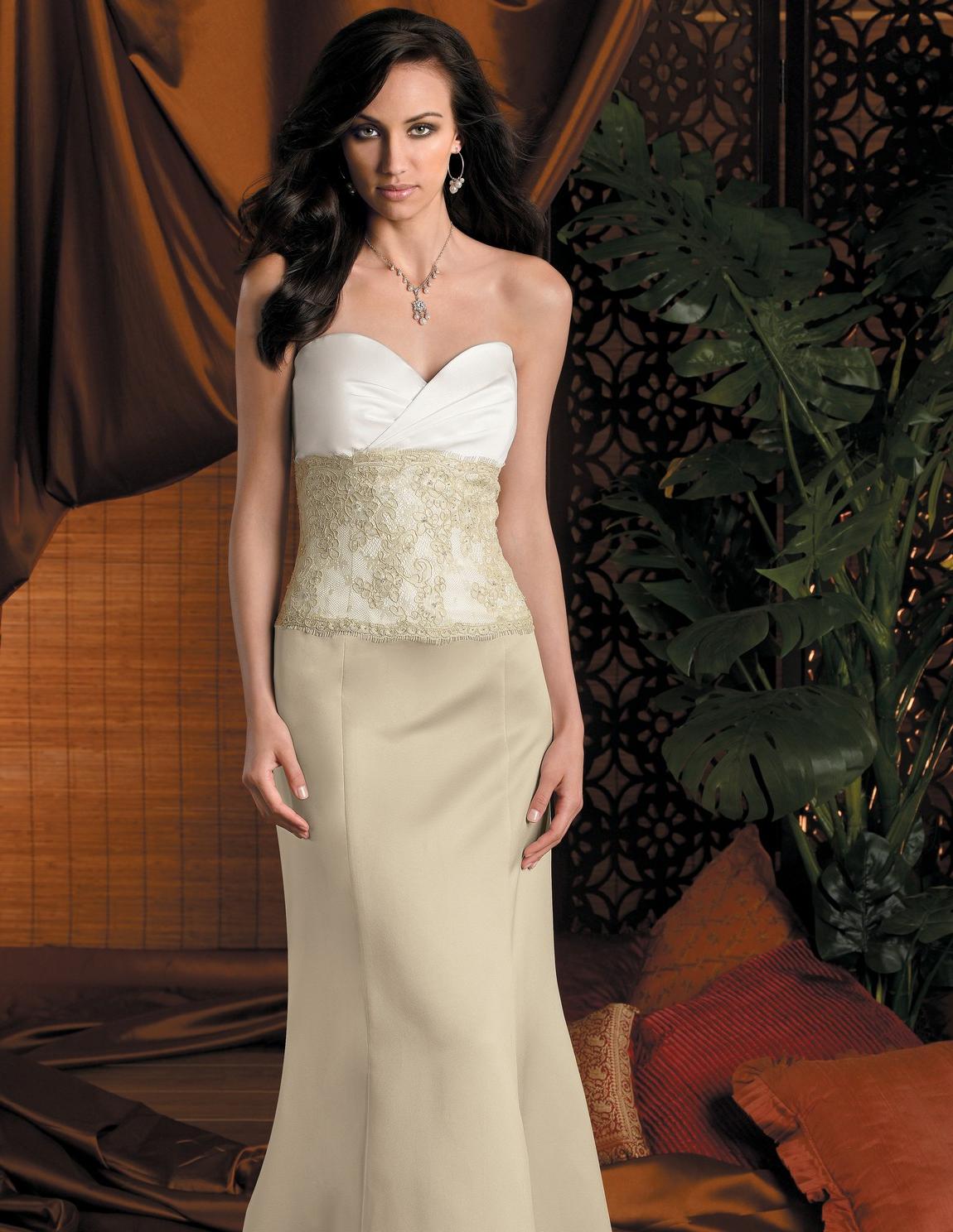 Deep Sweetheart Neckline