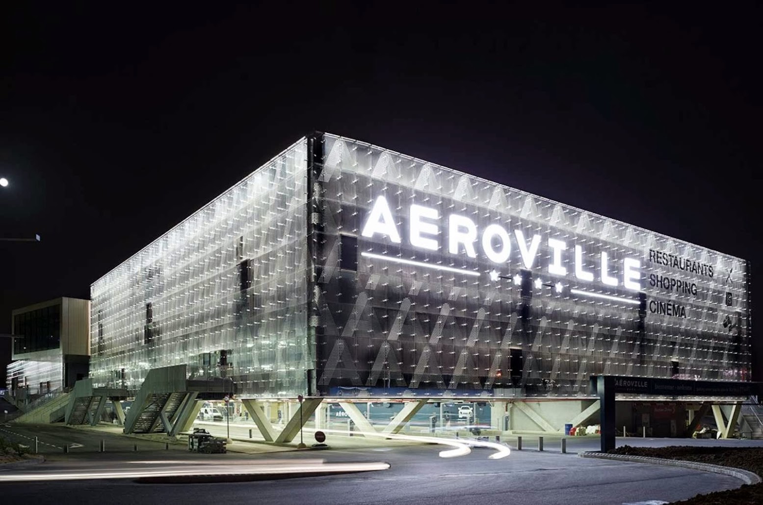 Aeroporto di Parigi Charles de Gaulle (CDG), 93290 Tremblay-en-France, Francia: [AEROVILLE BY PCA PHILIPPE CHIAMBARETTA ARCHITECTE]