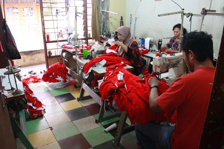 Rumah Produksi Clothing , Rumah Produksi Konveksi , RUmah Produksi Pembuatan Kaos , Kemeja , Jaket , Jersey , Baju Bola , Garment di Bandung Rumah Produksi Clothing , Rumah Produksi Konveksi , RUmah Produksi Pembuatan Kaos , Kemeja , Jaket , Jersey , Baju Bola , Garment di Bandung
