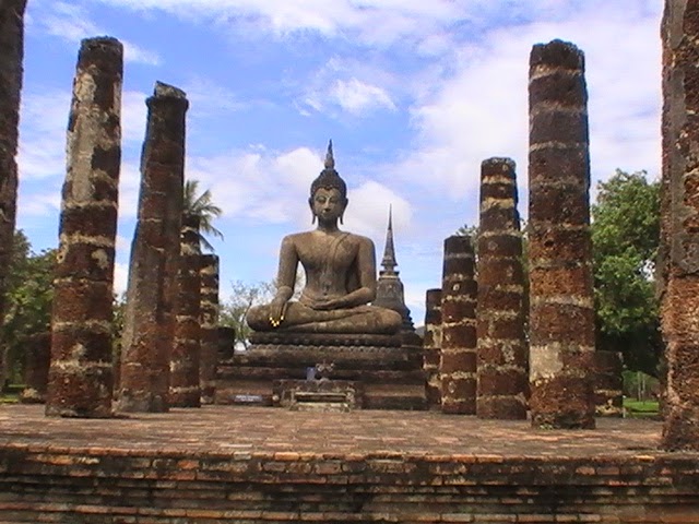 KANCHANABURI/RIO KWAI/AYUTHAYA/LOPBURI(TEMPLO MONOS)/PHITSANULOKE  17/09/2011 - THAILANDIA...BONDAD & MAGIA Y EMBRUJO EN ESTADO PURO (18)