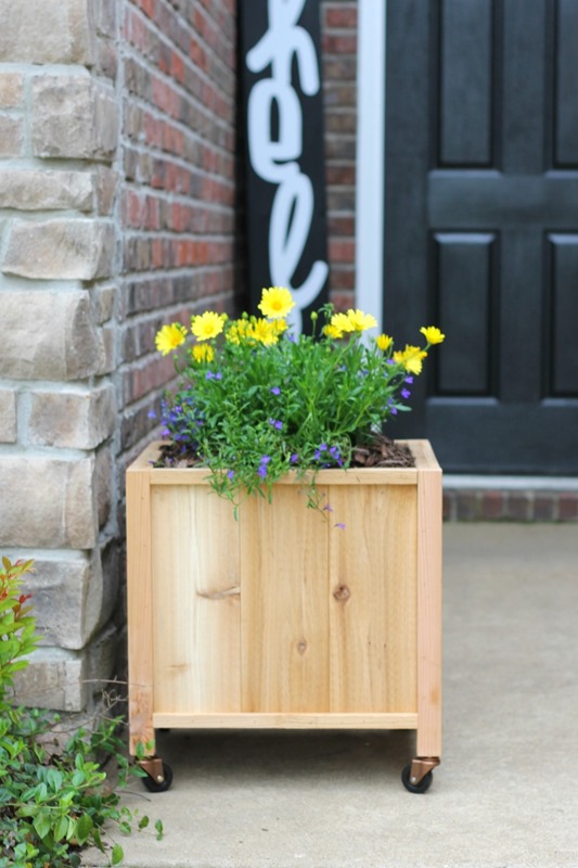 life-storage-cedar-planter-box-4