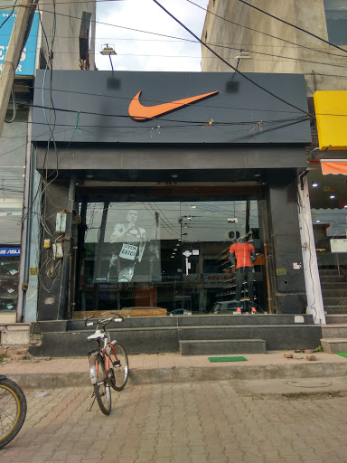 NIKE, Survey No 3978/3974/2, Sri Ram Market, Dalhosie Rd, Pathankot, Punjab 145001, India, Football_Shop, state PB