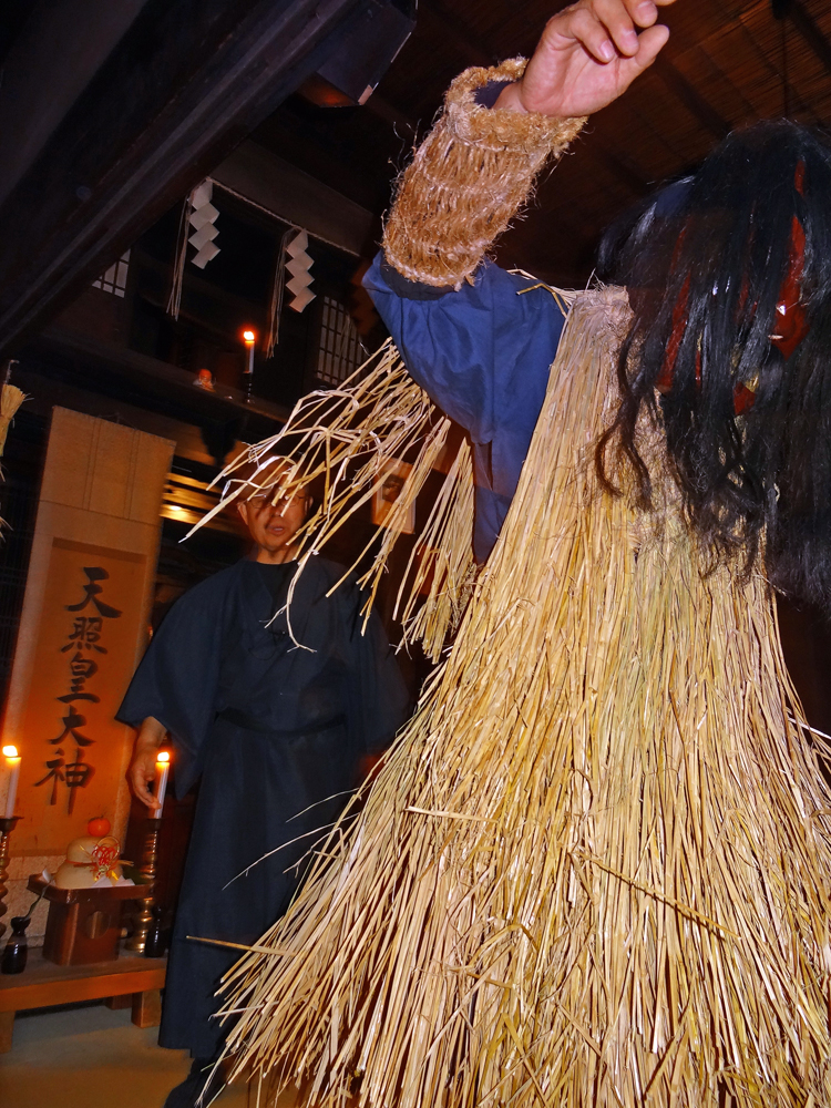 真山伝承館 なまはげの実演 08oga_0025.jpg