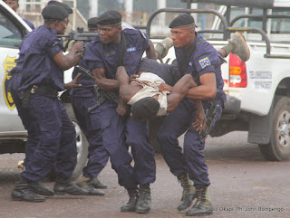 Exhibition de la Police le 4/07/2012 à Kinshasa, lors de la présentation de la nouvelle unité spécialisée à lutter contre des gangsters, communément appelé «Kuluna». Radio Okapi/ Ph. John Bompengo