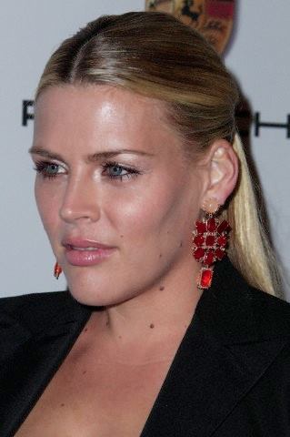 Busy Philipps Profile pictures, Dp Images, Display pics collection for whatsapp, Facebook, Instagram, Pinterest, Hi5.