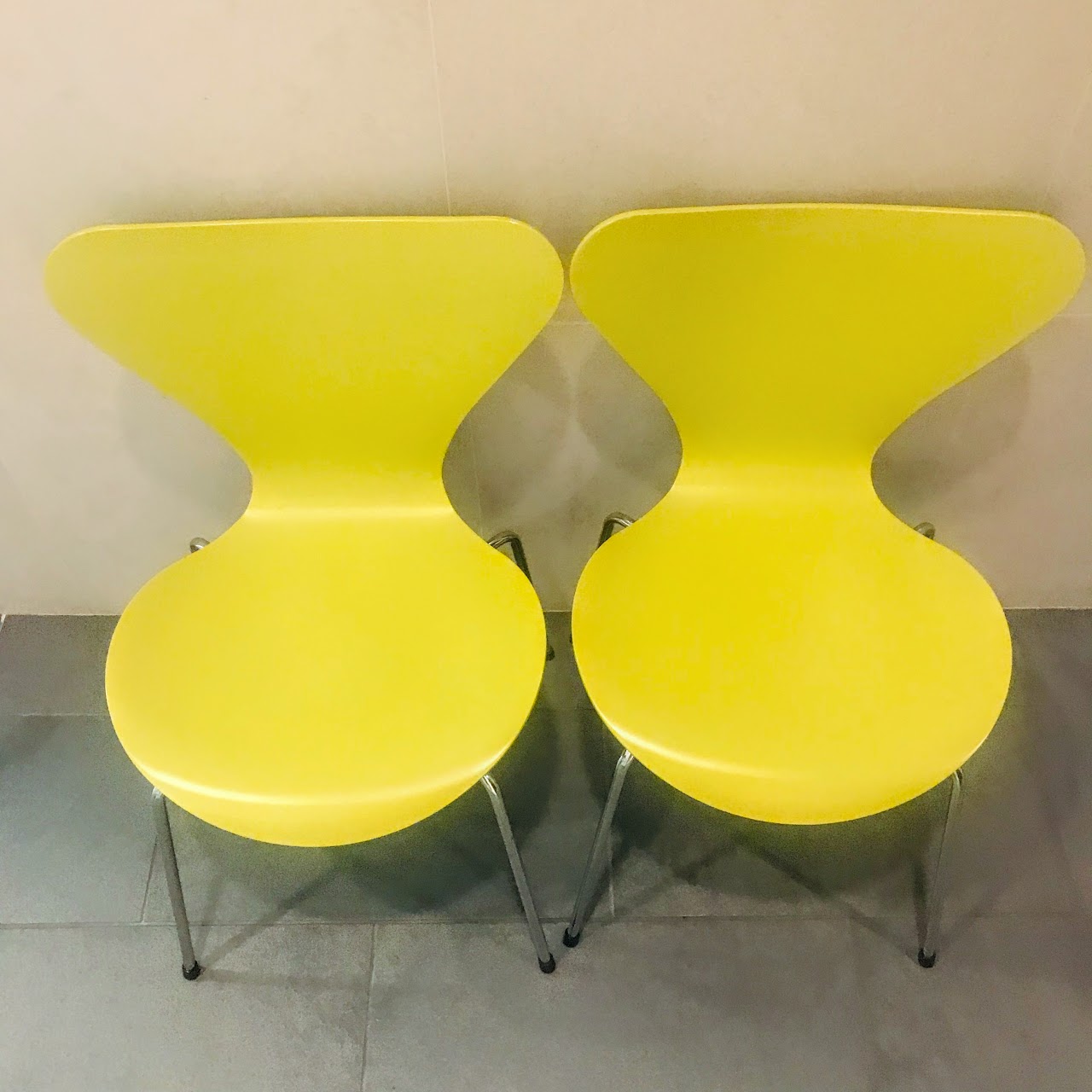 Fritz Hansen + Arne Jacobsen Series 7 Side Chair Pair