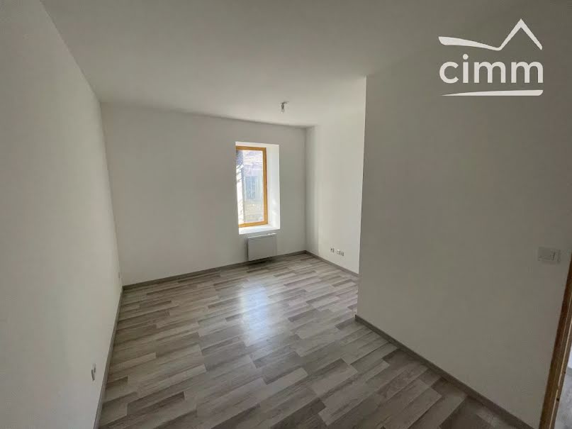 Location  appartement 2 pièces 66.82 m² à Noyant-d'Allier (03210), 590 €