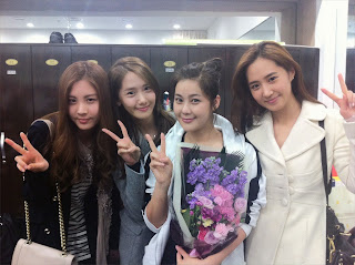 {000000} {SC} Seohyun, Yoona, Yuri @ Solbi Musical Backstage Picture 110226seoyoonayuri