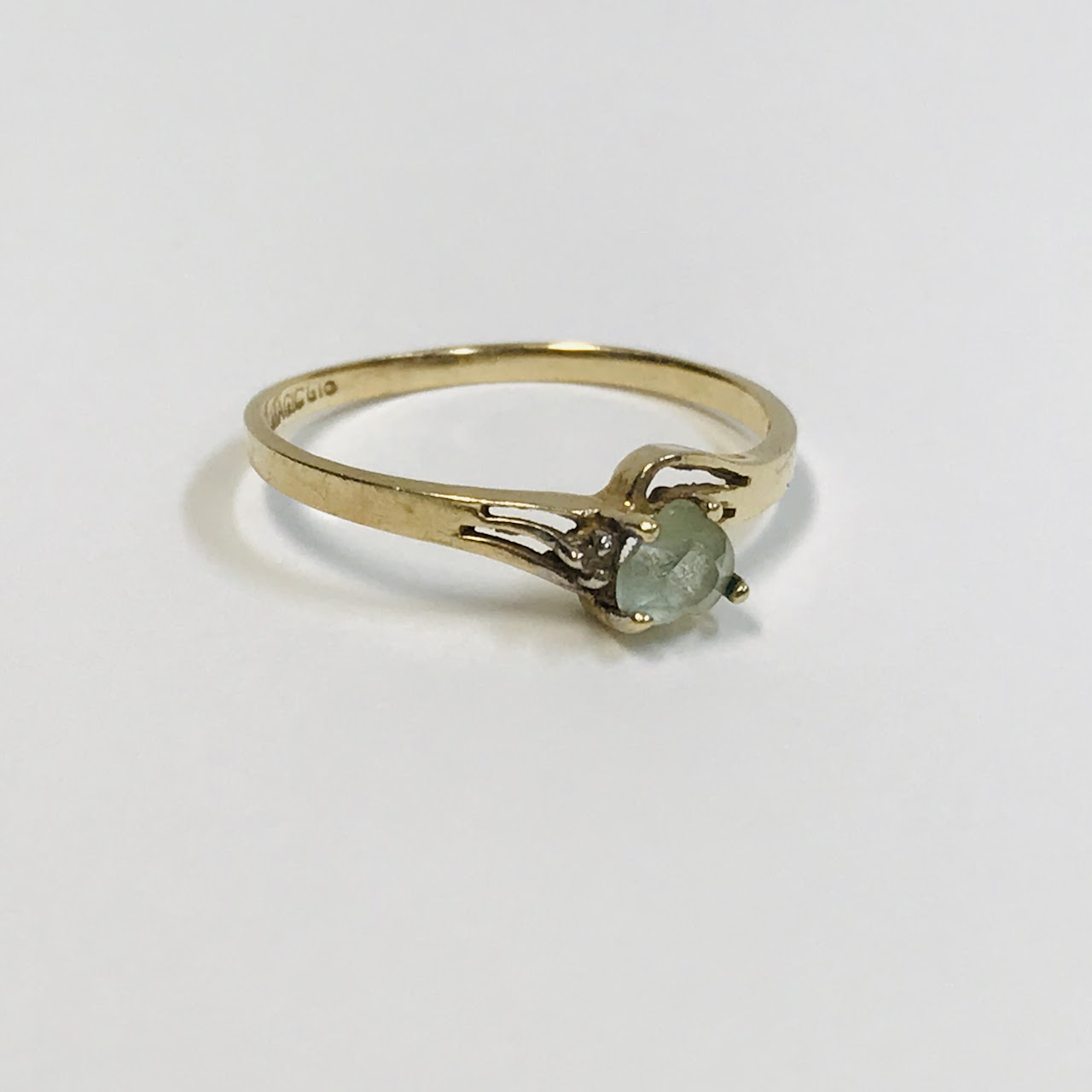 10K Gold and Clear Stone Magic Ring