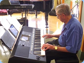 Michael Bramley played Peter Jackson's PSR-S950.