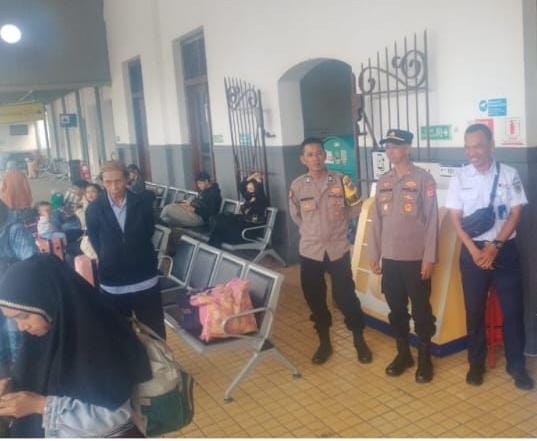 Polsek Ciamis Polres Ciamis Patroli Dialogis ke Petugas di Stasiun KA Ciamis