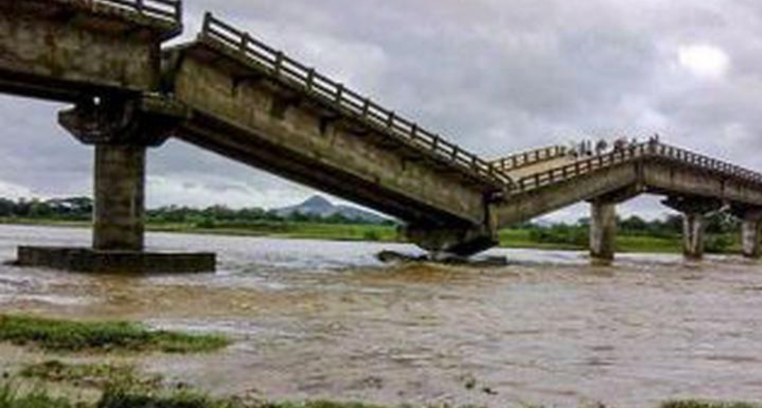 Bridge Connecting Nigeria and Benin Republic Collapses