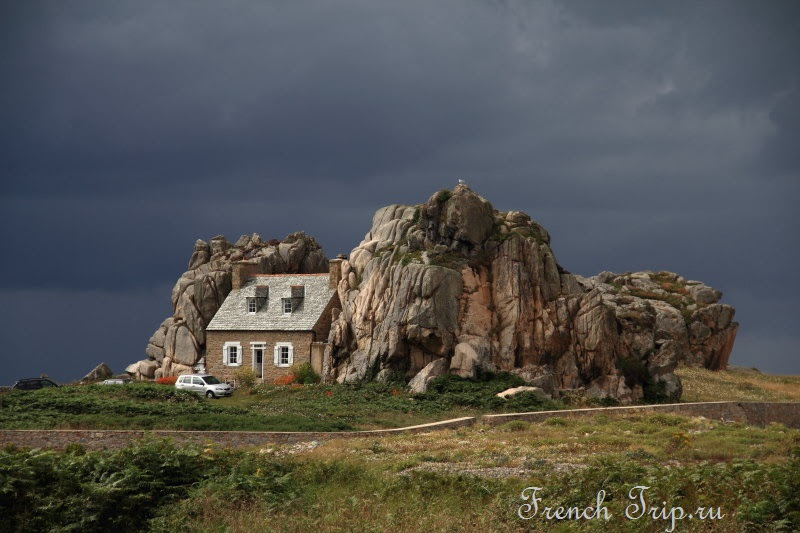 Дом между скалами, Bretagne (Бретань), Castel Meur, Франция - достопримечательности Бретани и Франции, интересная архитектура Франции, самые необычные дома в мире, France sights cities Brittany what to see unusual house remarkable buildings in France