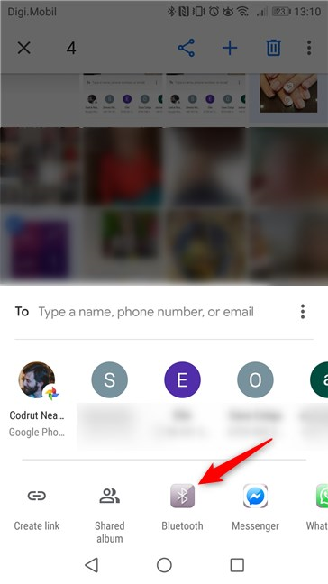 Scegliere di condividere le foto tramite Bluetooth