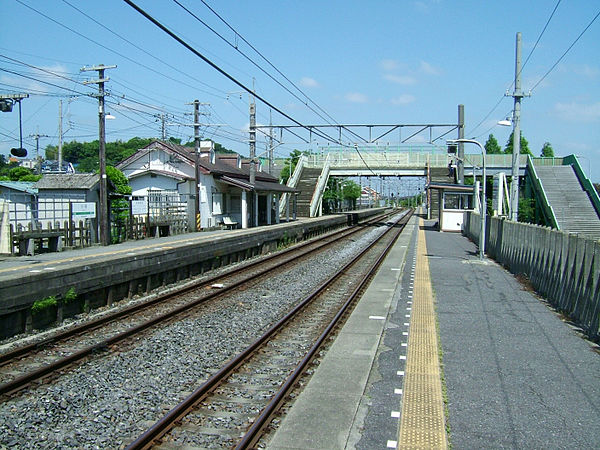 파일:external/upload.wikimedia.org/600px-JREast-Kobayashi-station-platform.jpg