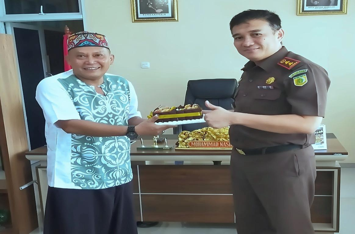 Surprise! Prank Kajari Soppeng dan Jajaran di Ultah Ketua IWO