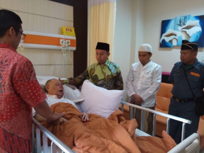 Terharu! Kyai Umar Basri Memaafkan Pelaku Yang Memukulinya Hingga Babak Belur