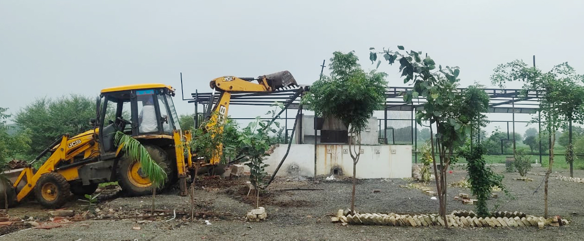 ratlam news- Two illegally built dhabas were demolished in Jaora ratlam -जावरा में अवैध रूप से निर्मित दो ढाबे जमींदोज किए गए