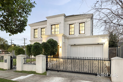 Buy this luxury house in Mount Waverley (Australia) - Modern white house with manicured garden