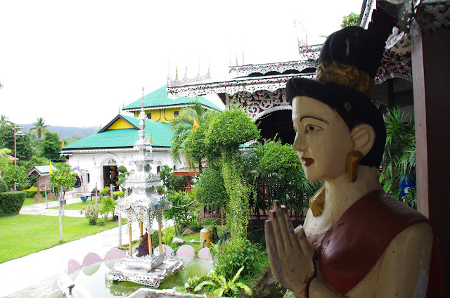 Blog de voyage-en-famille : Voyages en famille, Mae Hong Son, la ville et ses temples