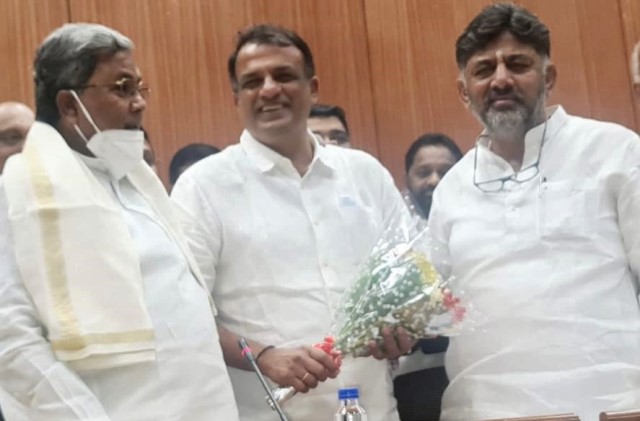 MLC Manjunath Bhandary - ನೂತನ ಶಾಸಕ ಮಂಜುನಾಥ್ ಭಂಡಾರಿಗೆ ಸಿದ್ದರಾಮಯ್ಯ, ಡಿ.ಕೆ. ಶಿವಕುಮಾರ್ ಅಭಿನಂದನೆ MLC Manjunath Bhandary - ನೂತನ ಶಾಸಕ ಮಂಜುನಾಥ್ ಭಂಡಾರಿಗೆ ಸಿದ್ದರಾಮಯ್ಯ, ಡಿ.ಕೆ. ಶಿವಕುಮಾರ್ ಅಭಿನಂದನೆ