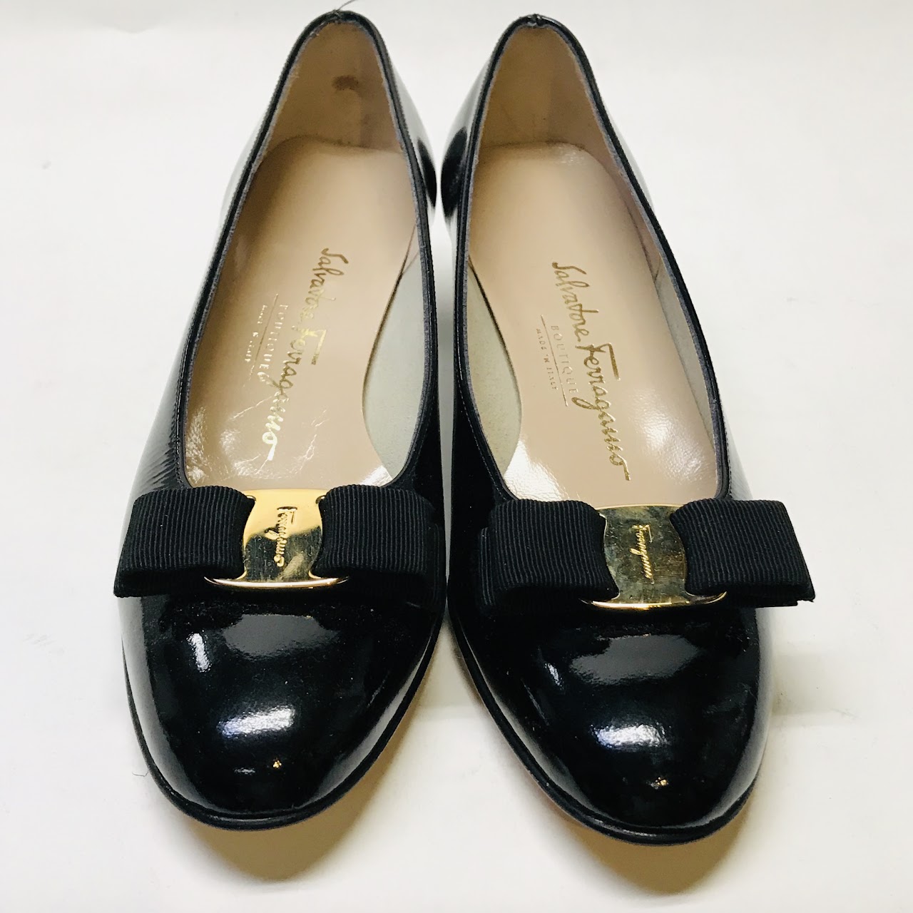 salvatore ferragamo leather pumps