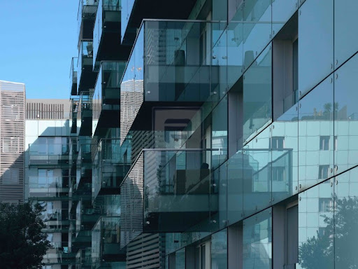Façade moderne avec balcons vitrés - Appartement de luxe à vendre à Avenidas Novas, 6 chambres