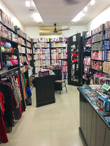 Bare Wear, Polachirackal Chambers, Paico Building, K K Road, Kottayam-Kumily Rd, Collectorate, Kottayam, Kerala 686002, India, Ladies_Clothes_Shop, state KL