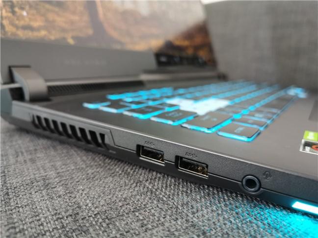 Le porte che si trovano sul lato sinistro del notebook