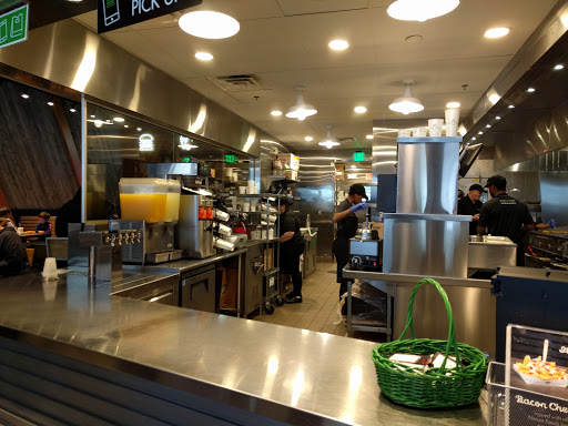 Hamburger Restaurant «Shake Shack - Dedham», reviews and photos, 950 Providence Hwy, Dedham, MA 02026, USA