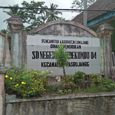 Ruang Kelas diperbaiki,  Wali Murid SDN 04 Jambe Kumbu Gembira