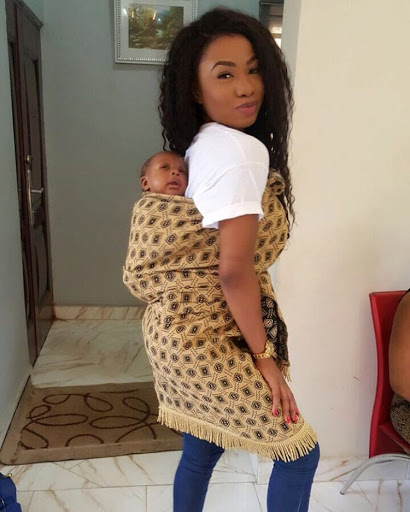 PHOTO:Singer Mocheeda Backs A Litle Baby