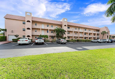 Apartment with pool 9