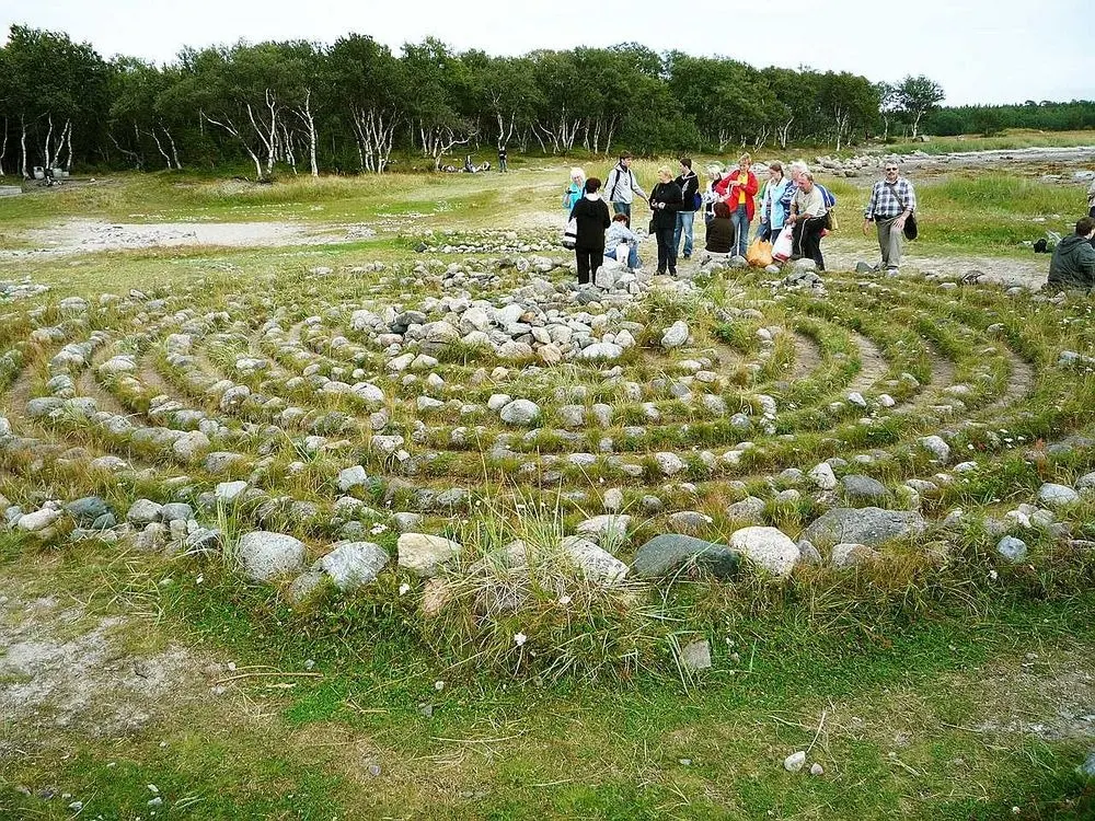 The Stone Labyrinths of Bolshoi Zayatsky Island | Amusing Planet