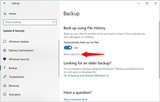 El enlace Más opciones de la página de configuración Copia de seguridad usando el historial de archivos