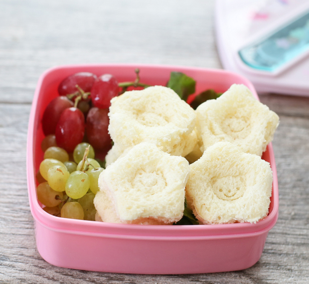 close-up photo of sandwiches and fruit in a container