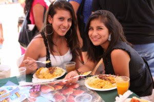 MILES DE PERSONAS COMPARTIERON EL ALMUERZO MAS GRANDE DEL ECUADOR