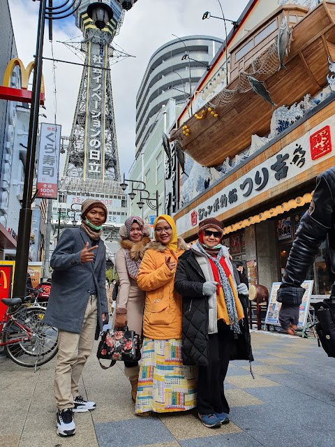 shinsekai osaka menara tsutenkaku