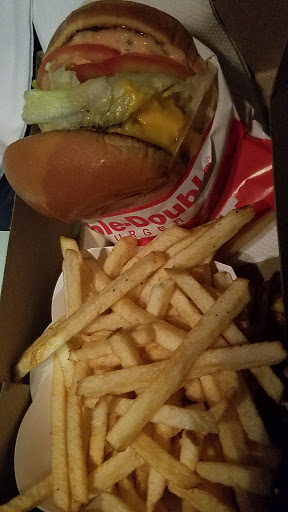 Hamburger Restaurant «In-N-Out Burger», reviews and photos, 2131 County Center Dr, Santa Rosa, CA 95403, USA