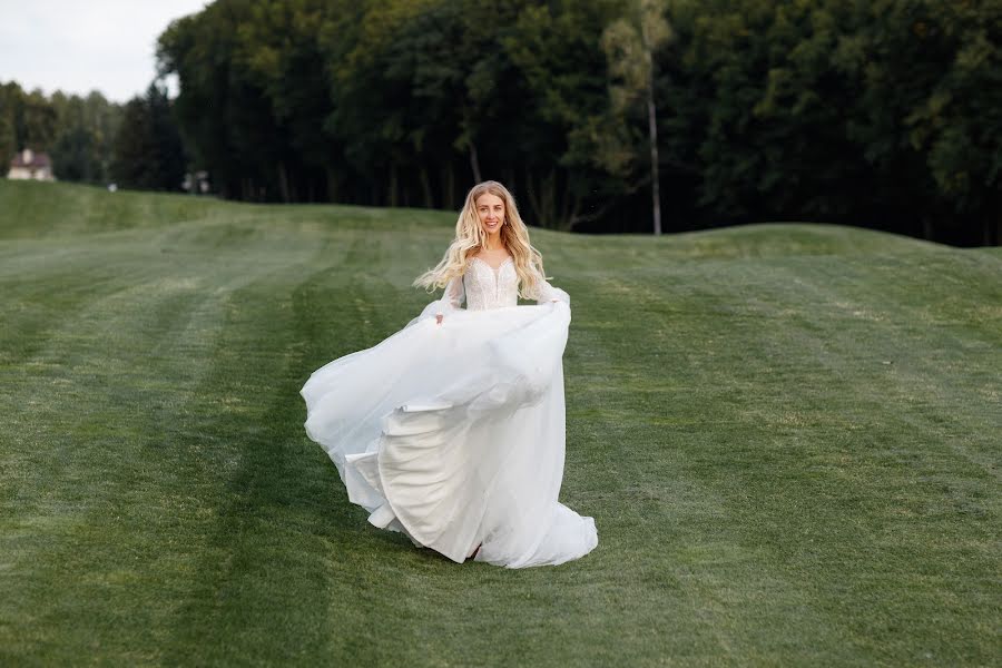 Wedding photographer Oksana Ryabovol (oksanariabovol). Photo of 17 June 2023