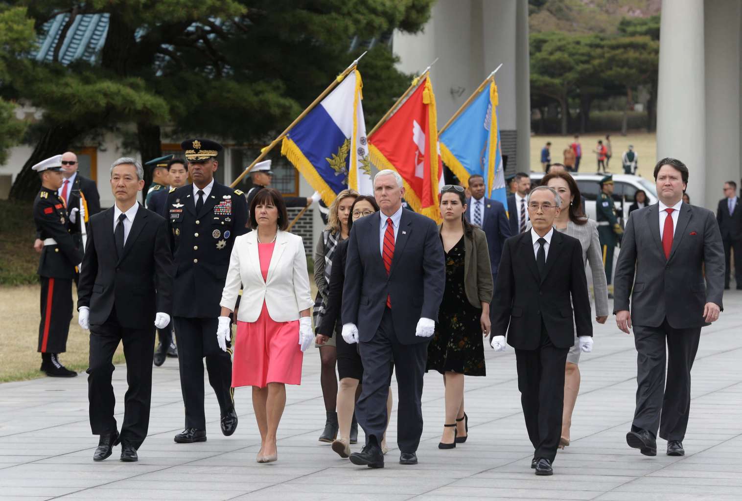 파일:external/www.straitstimes.com/28-42264232_-_16_04_2017_-_pence-asia_southkorea.jpg