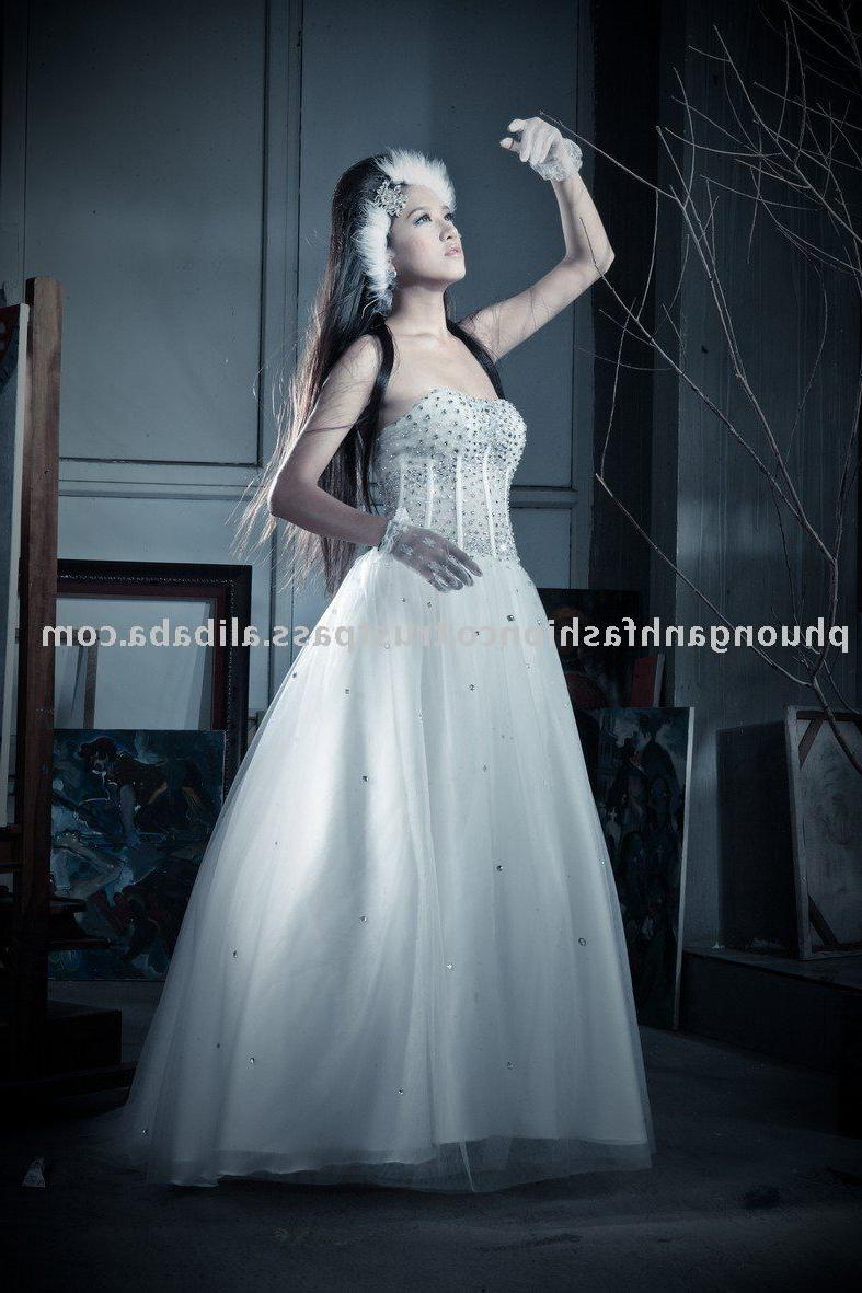 Mau 5 wedding dress Vietnam . See larger image: Mau 5 wedding dress