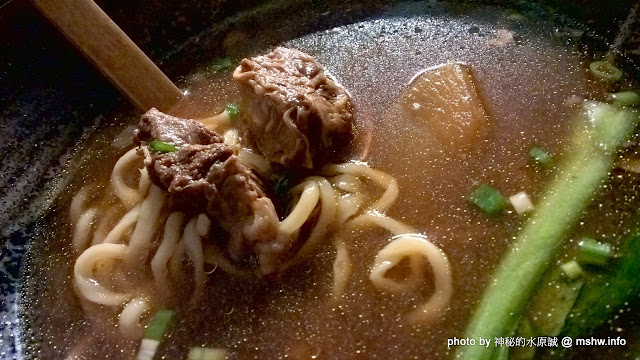 【食記】台中うし手打拉麵@北區一中商圈&中友百貨&中國醫學大學 : 宵夜要補一點?時間限定的傳統紅燒牛肉麵與藥膳雞腿麵 北區 區域 台中市 台式 宵夜 小吃 拉麵 日式 飲食/食記/吃吃喝喝 麵食類 